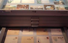 Muzyczne pozdrowienia. Artyści i festiwale na kartach pocztowych