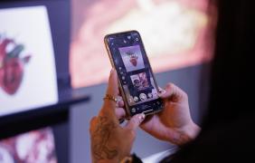 Zdjęcie z wystawy „Mistrza detalu” w Muzeum Polskiej Piosenki