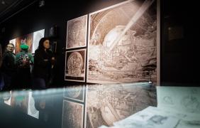 Zdjęcie z wystawy „Mistrza detalu” w Muzeum Polskiej Piosenki