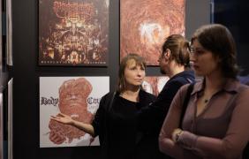 Zdjęcie z wystawy „Mistrza detalu” w Muzeum Polskiej Piosenki