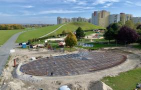 wodny plac zabaw w budowie - zdjęcie z drona