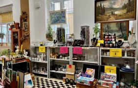 zdjęcie przedstawiające wnętrze i rzeczy w ReUżytkownizdjęcie przedstawiające wnętrze i rzeczy w ReUżytkowni