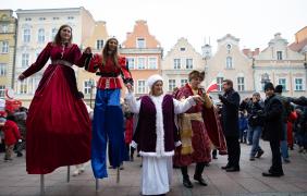Zdjęcie przedstawiające ludzi podczas obchodów święta niepodległości