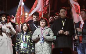 wolontariusze na scenie 