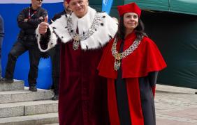 Władze uczelni - Rektor Politechniki Opolskiej dr hab. inż. Marcin Lorenc i prorektor ds. studentów prof. dr hab. Joanna Ryszka Uniwersytetu Opolskiego
