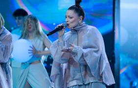 występ artystów na scenie podczas koncertu debiutów