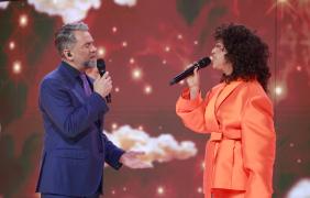 występ artystów na scenie podczas koncertu debiutów