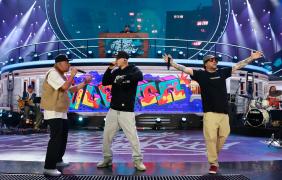 artyści podczas koncertu hip hop