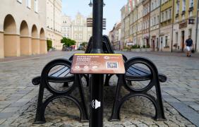 tabliczka audioprzewodnika przy Alei Gwiazd