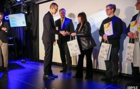 wręczanie stypendium uczniowi