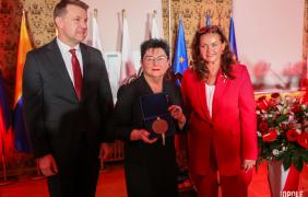 uroczysta sesja rady miasta, podczas której wyróżniono mieszkańców Opola