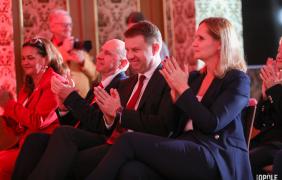 uroczysta sesja rady miasta, podczas której wyróżniono mieszkańców Opola