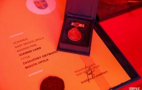 uroczysta sesja rady miasta, podczas której wyróżniono mieszkańców Opola