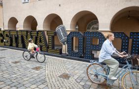 zdjęcia z napisem festiwalowe Opole