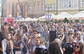 publiczność na opolskim Rynku