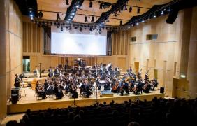 zdjęcie sceny w filharmonii